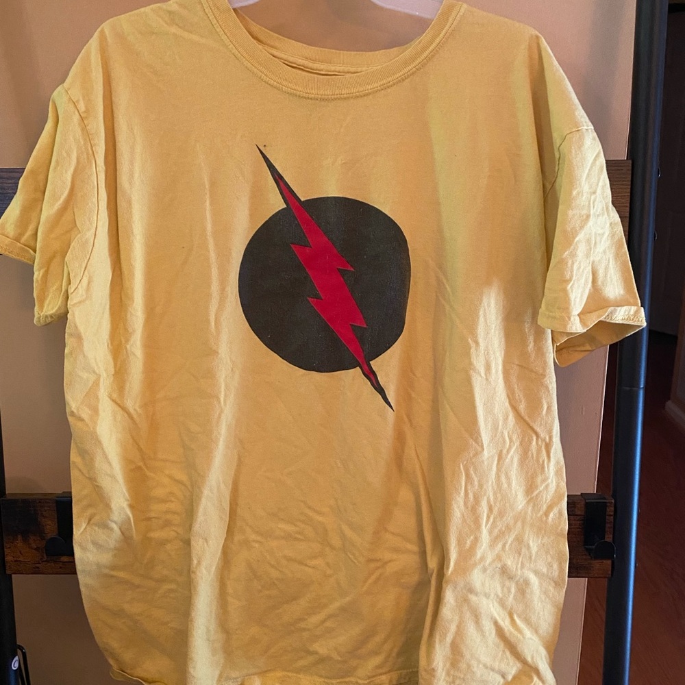 Reverse flash graphic tee